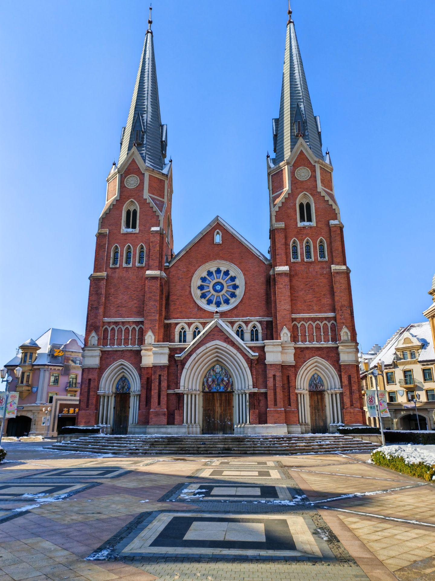 步行15分钟或骑行5分钟即可到达卢塞恩小镇  一,探索欧式风情  走进