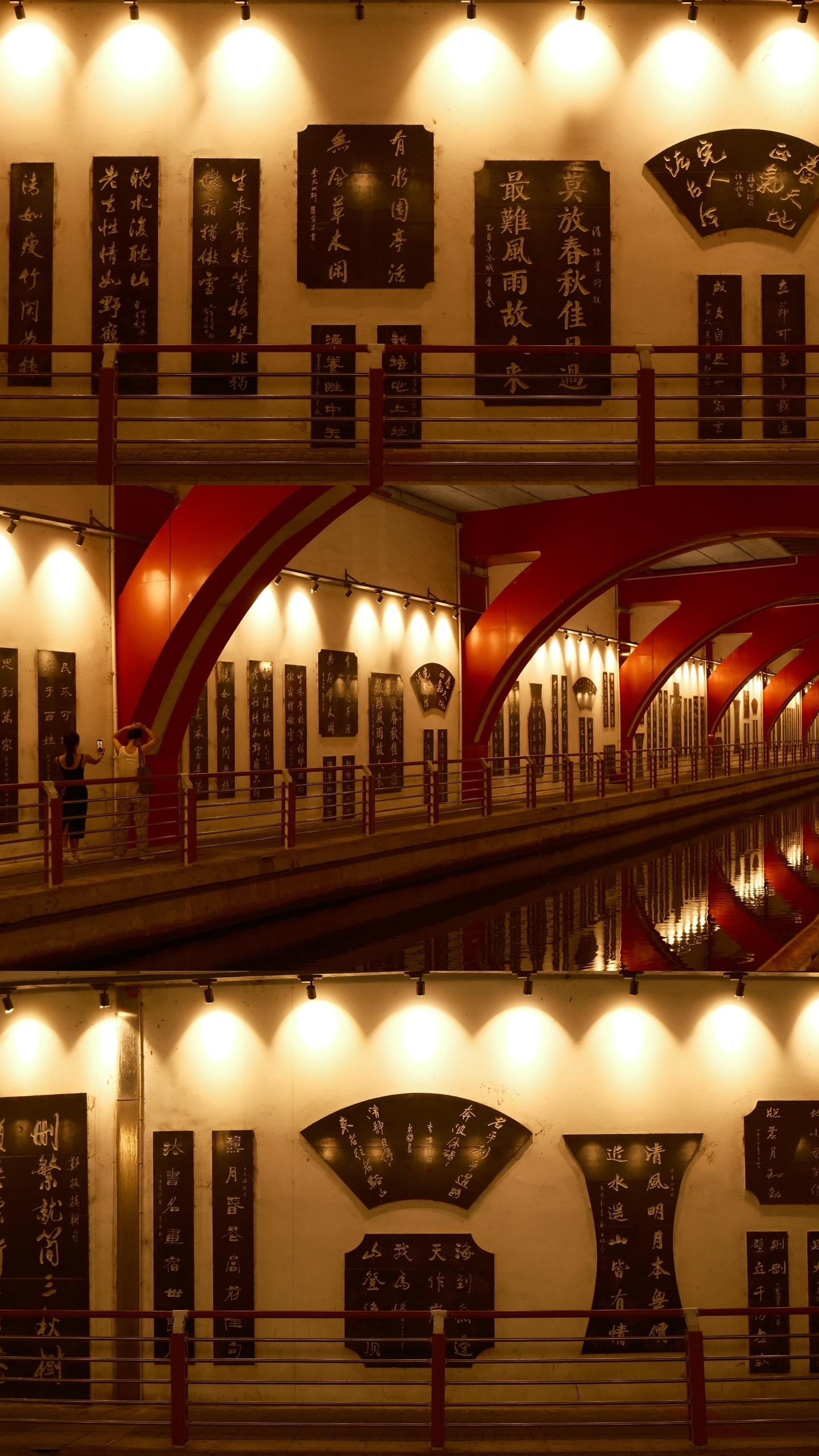 即可到达 这里还有一个关于农民市长的故事 走周边的王府井有很多吃的