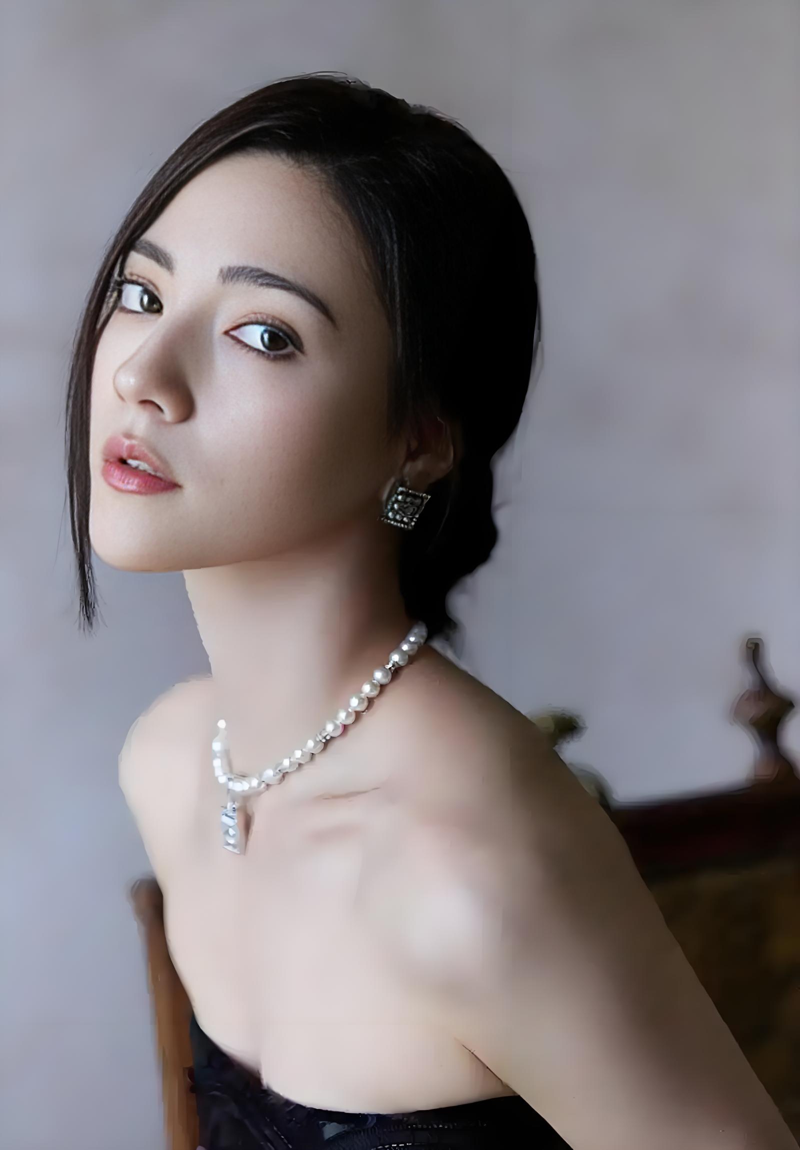娜然版苏妲己,眉眼含媚,身姿摇曳,将狐妖的魅惑演绎
