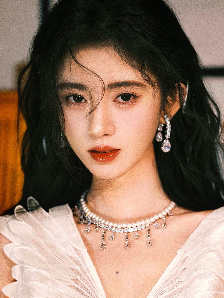 鞠婧祎真的是自己的一番大女主 她可以放弃中考去追寻自己的梦想 她