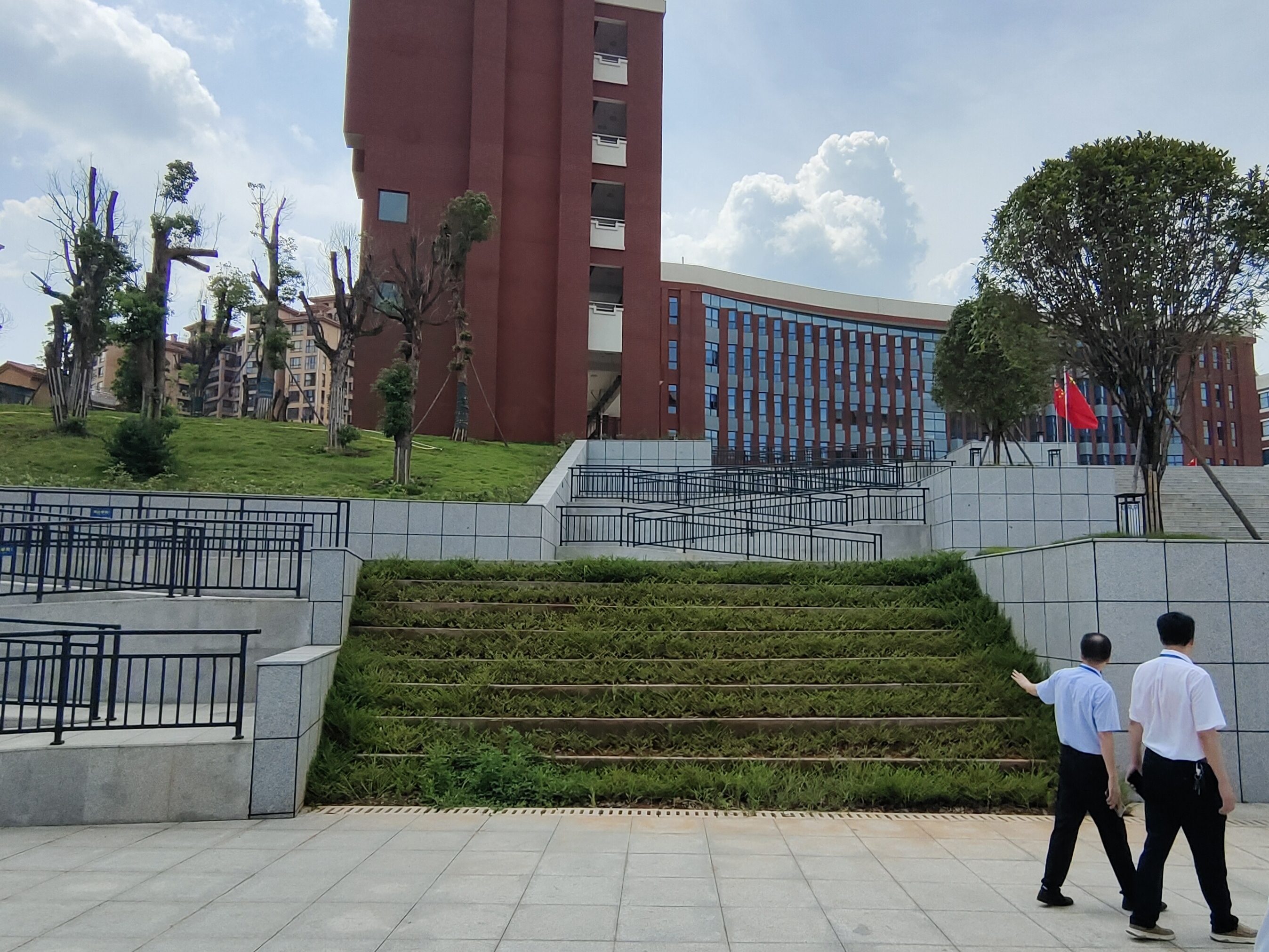 走进长沙市东雅中学# 为了一名残障同学,东雅中学建设了一条可能是