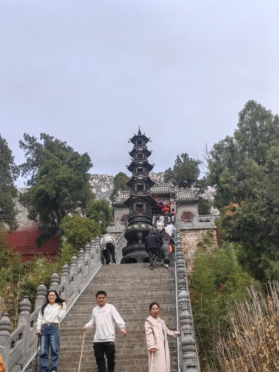 小时候总是好奇,为什么清明总是下雨,长大之后才知道