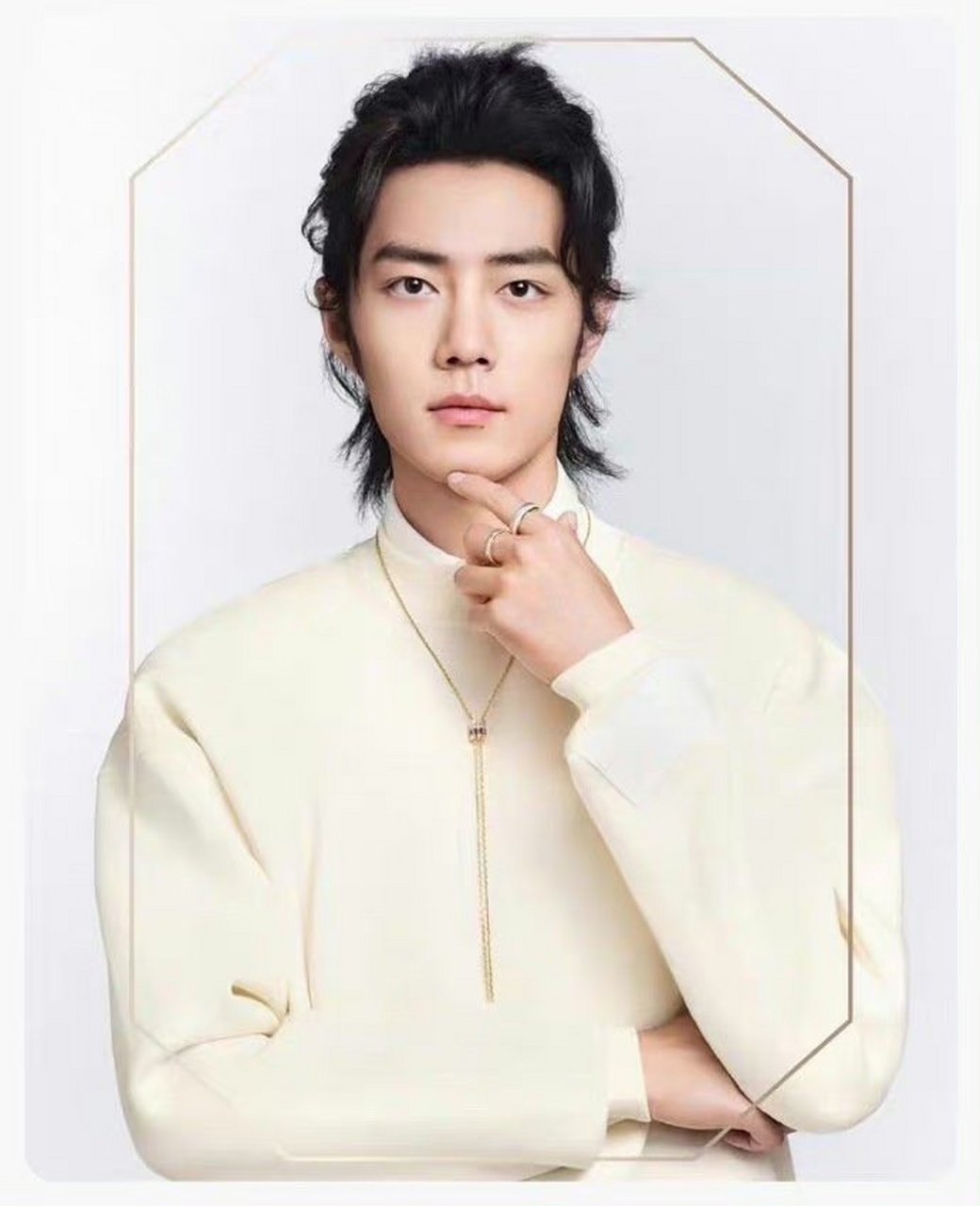 娱乐热点大当家# 肖战长发高马尾造型引热议:颠覆传统定义,解锁新