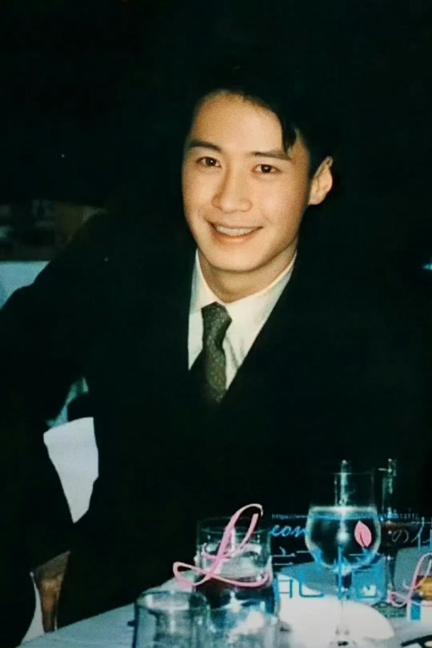 黎明到底是怎么长的啊,从年轻到中年,一直没有老过,颜值一直在线,而且