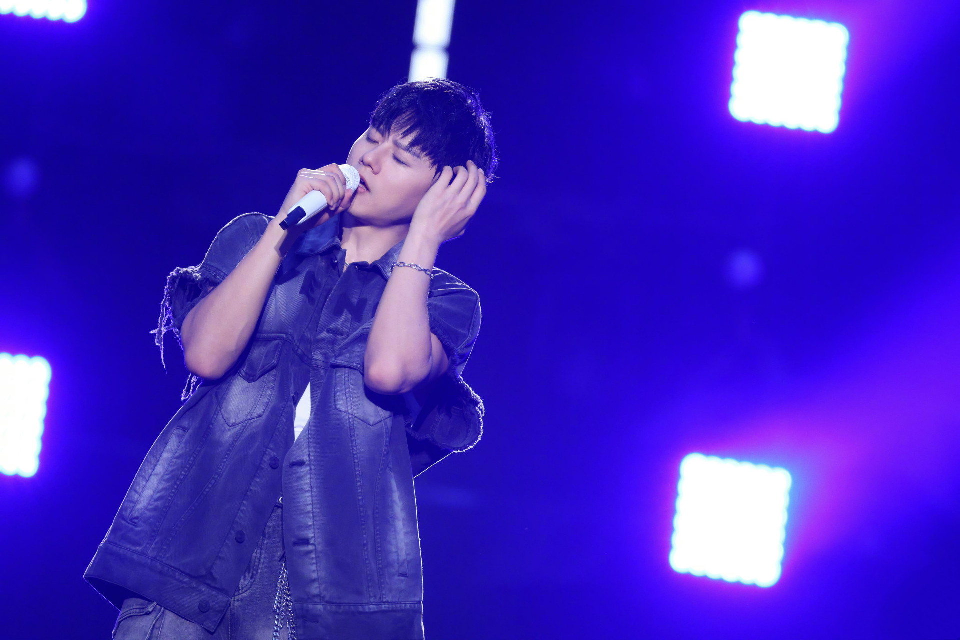 谢娜带徒弟魏大勋看张杰演唱会,张杰点名互动很有爱,真夫妻太好磕了