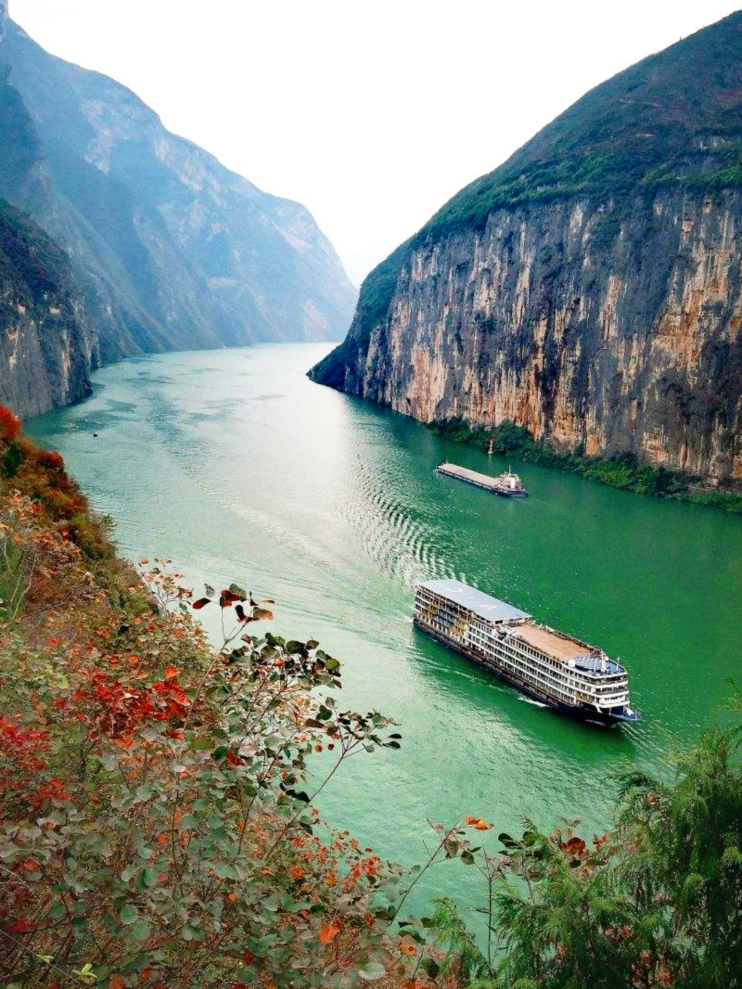 长江三峡 [比心]世界大峡谷之一,西起重庆市奉节县的白帝城,东至湖北