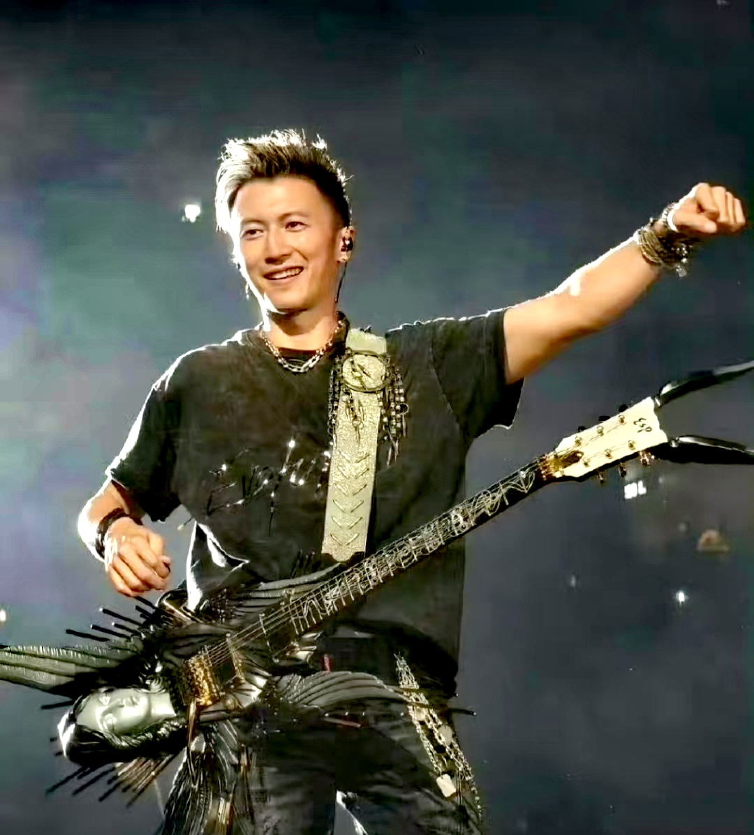 芝恋,一个男人,两个女人的二十多年,都是顶级美女: 一个为他跳玉蝴蝶