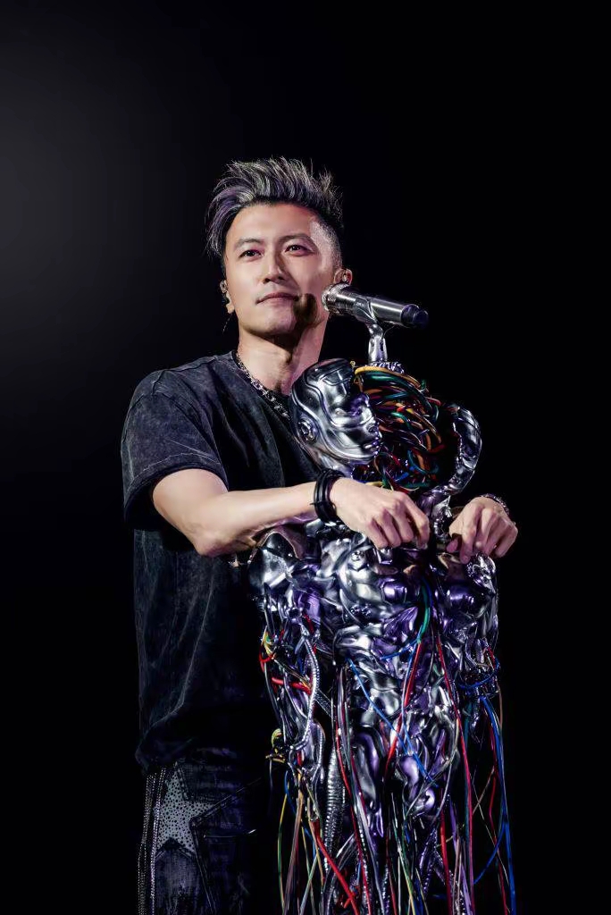 恋,一个男人,两个女人的二十多年,都是顶级美女: 一个为他跳玉蝴蝶,一