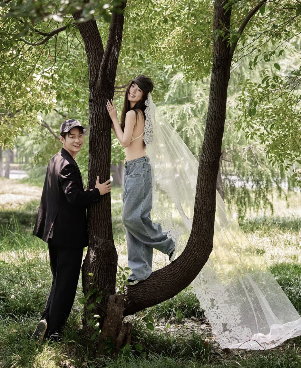 森林风野性十足的婚纱照