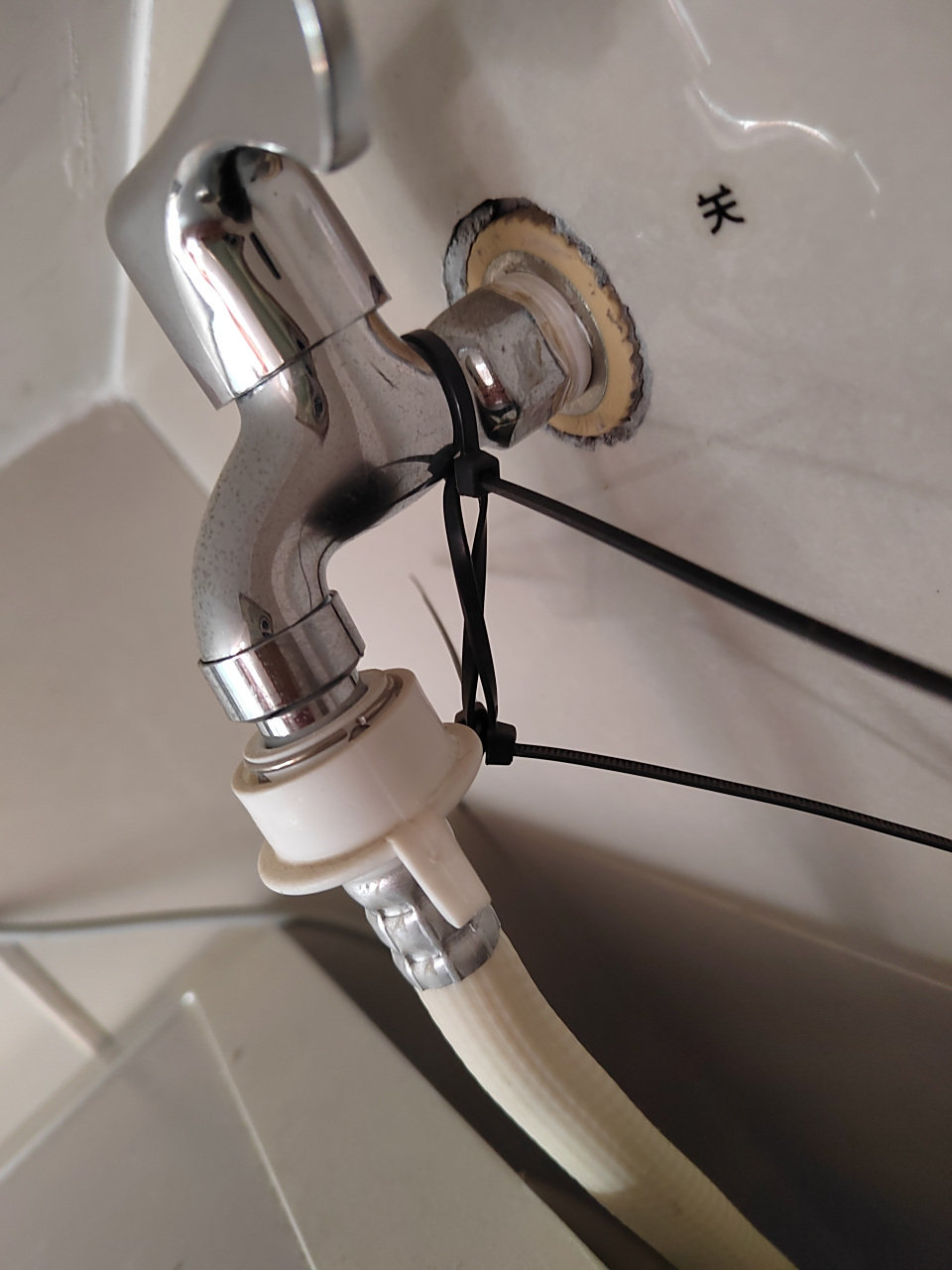 防止洗衣机水管脱落,这招管用吗?