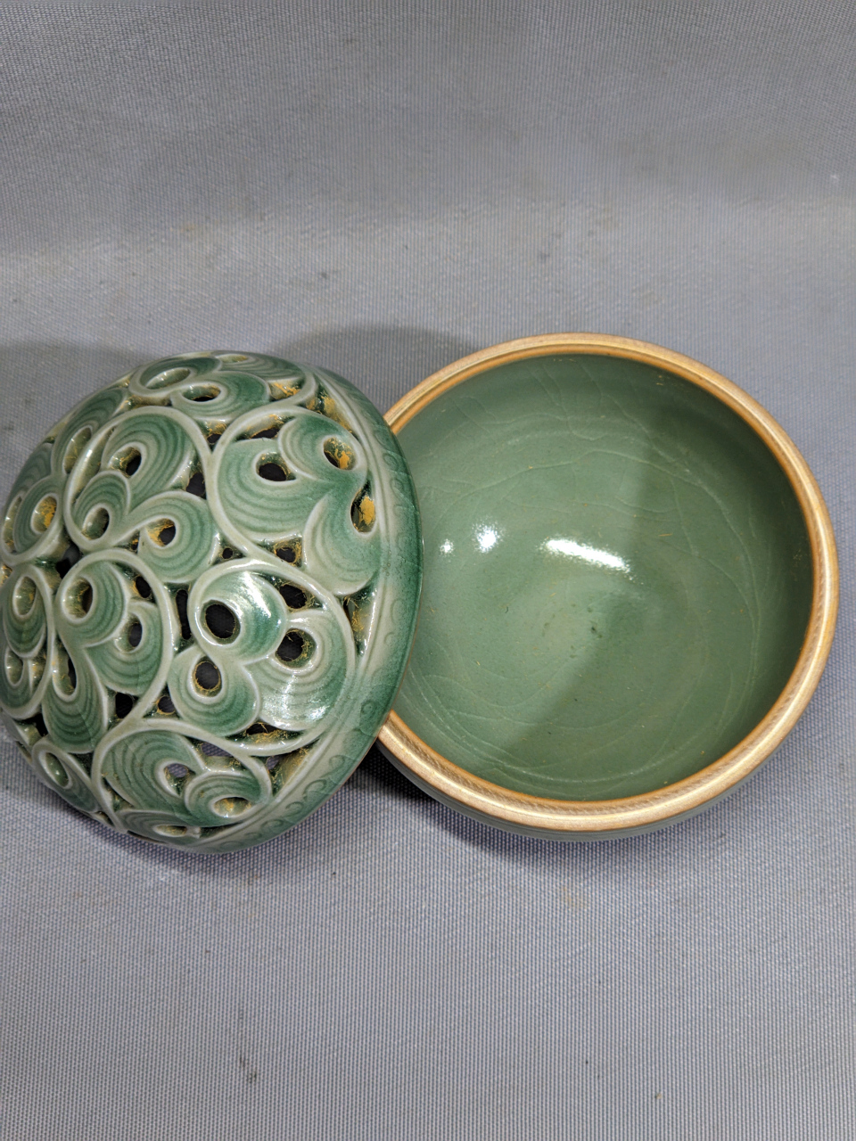 越窑秘色瓷镂空刻花香薰#瓷器# #瓷器收藏# #古董古玩收藏# #古董艺术