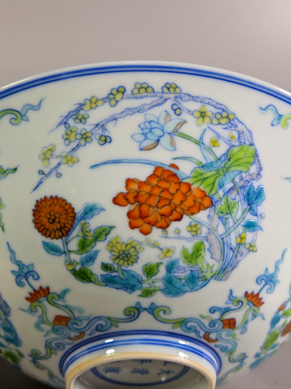 清,斗彩团花纹斗笠碗