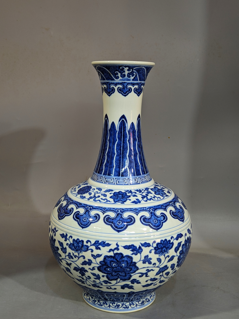 清,青花缠枝花卉玉堂春瓶