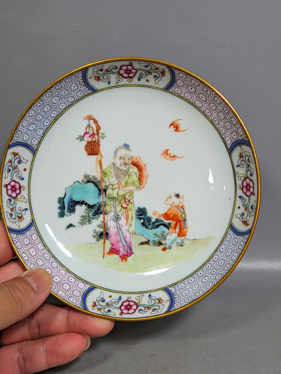 彩华堂,外胭脂红描金内绘粉彩福禄寿三全人物小碟#瓷器# #瓷器收藏