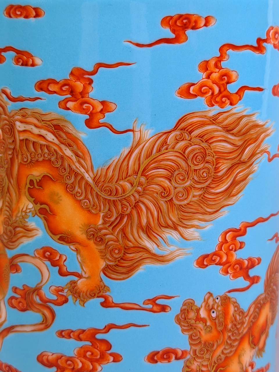 清,松石绿地狮子滚绣球描金笔筒#瓷器收藏# #瓷器# #古董古玩收藏