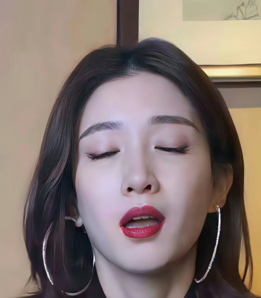江疏影耐人寻味的微表情