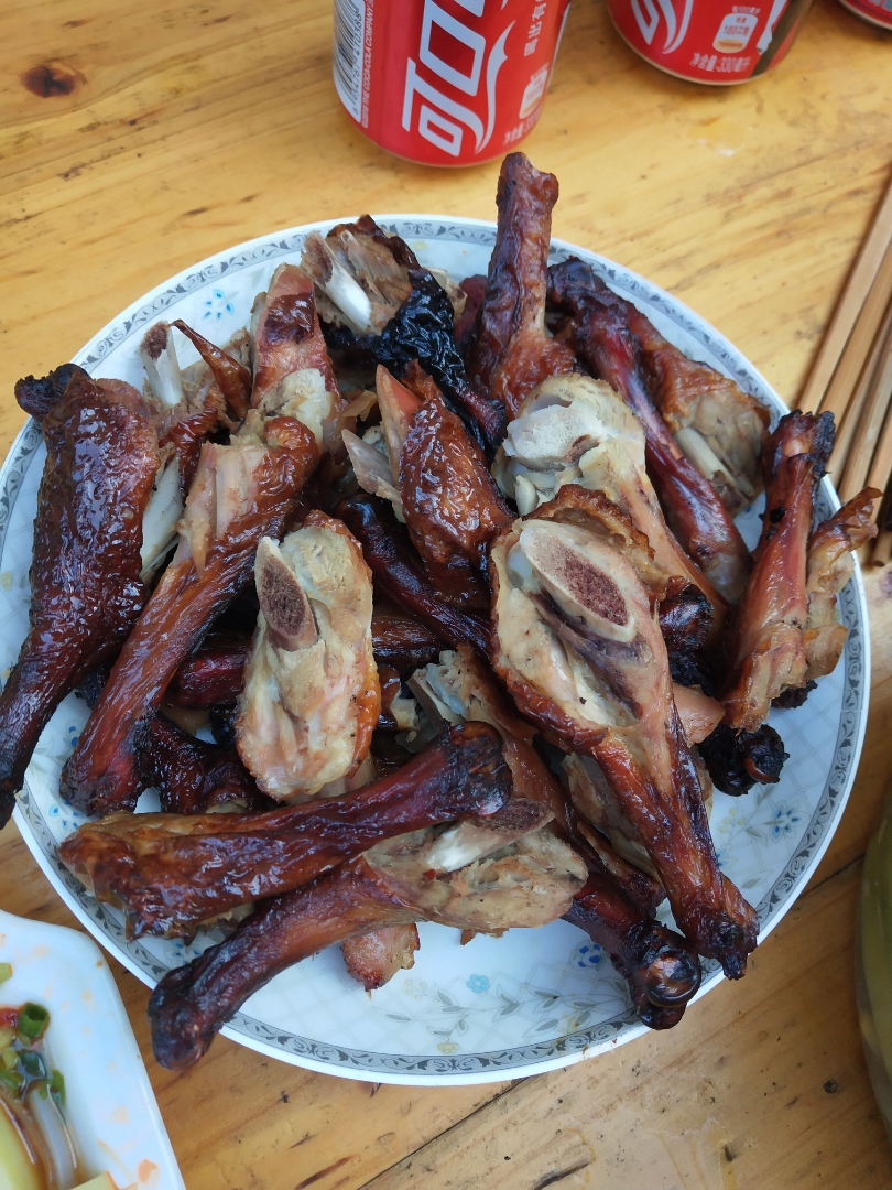 回到农村就要有农村的样子,回家来东川地道美食吃起来,不过最近减肥