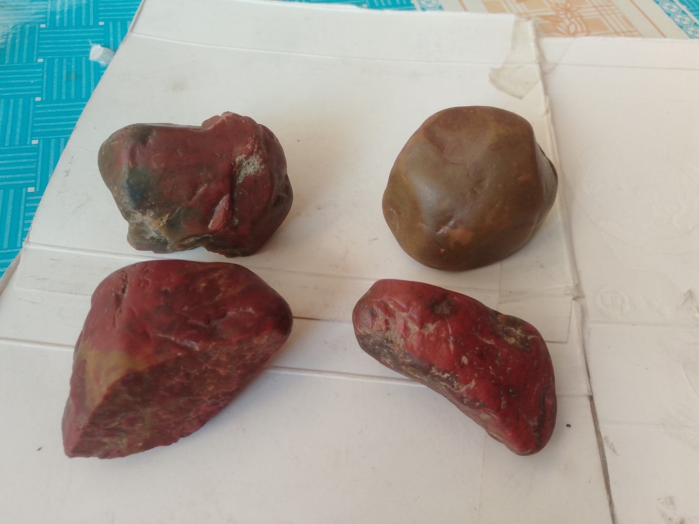 几块精品红色石陨石