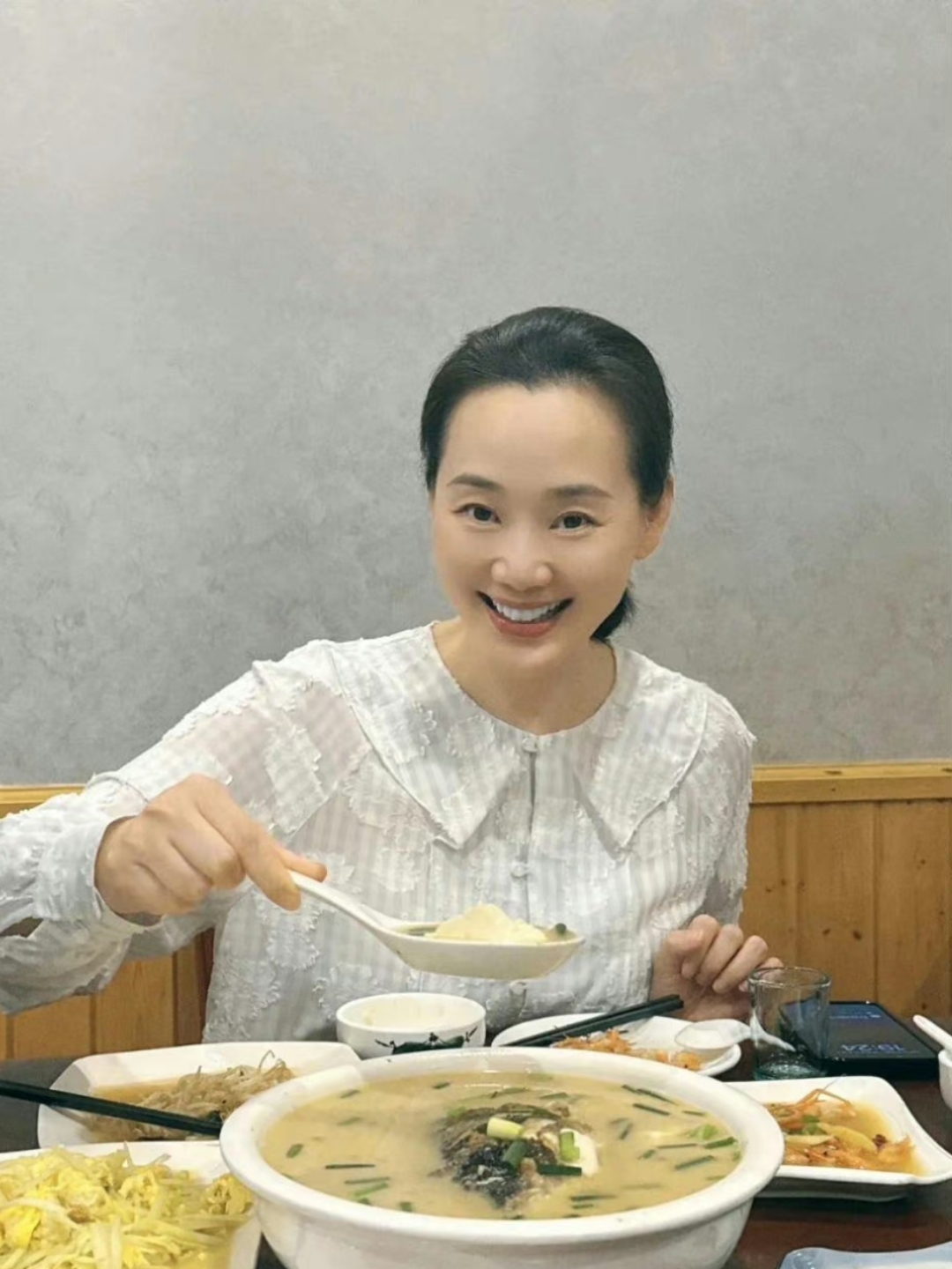 林依轮老婆气质好好,温婉端庄,优雅高贵.