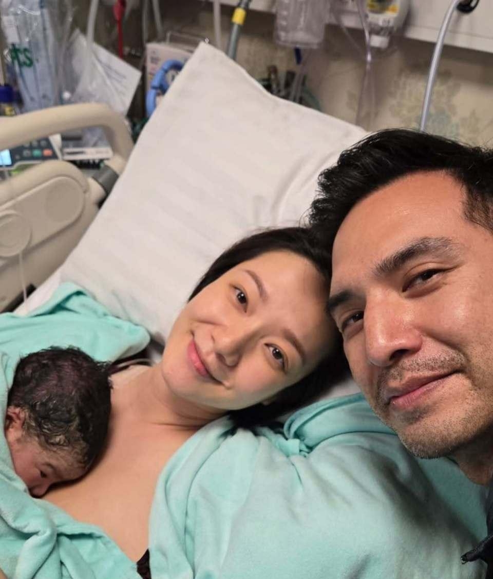 近日,前tvb女艺人王君馨在社交平台上洋溢着幸福喜悦,开心宣布自己诞
