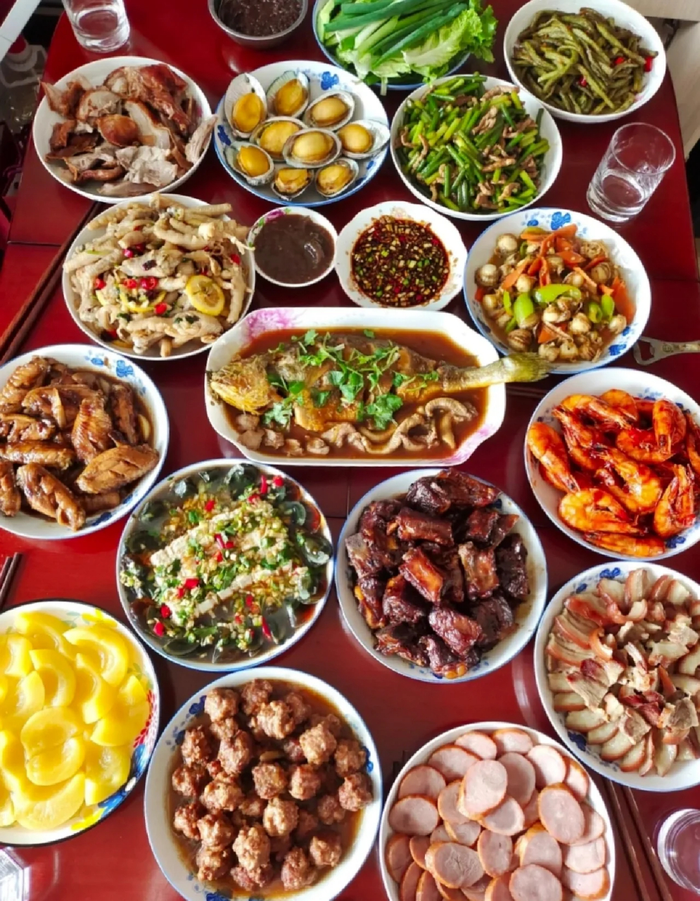 今天心血来潮,特地点了份中式大餐和日本料理.不得不说,各有千秋.