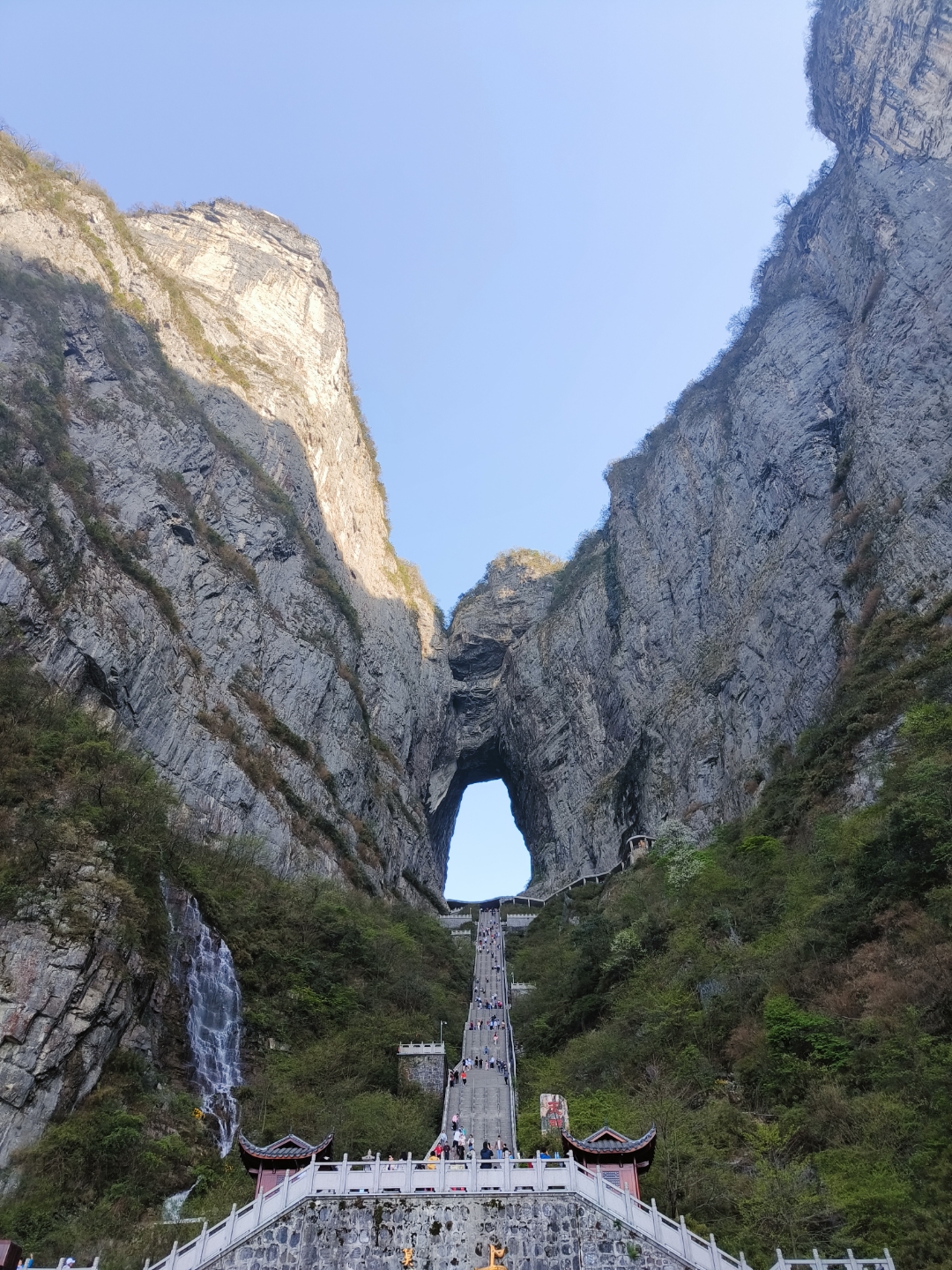 天门山石洞图片