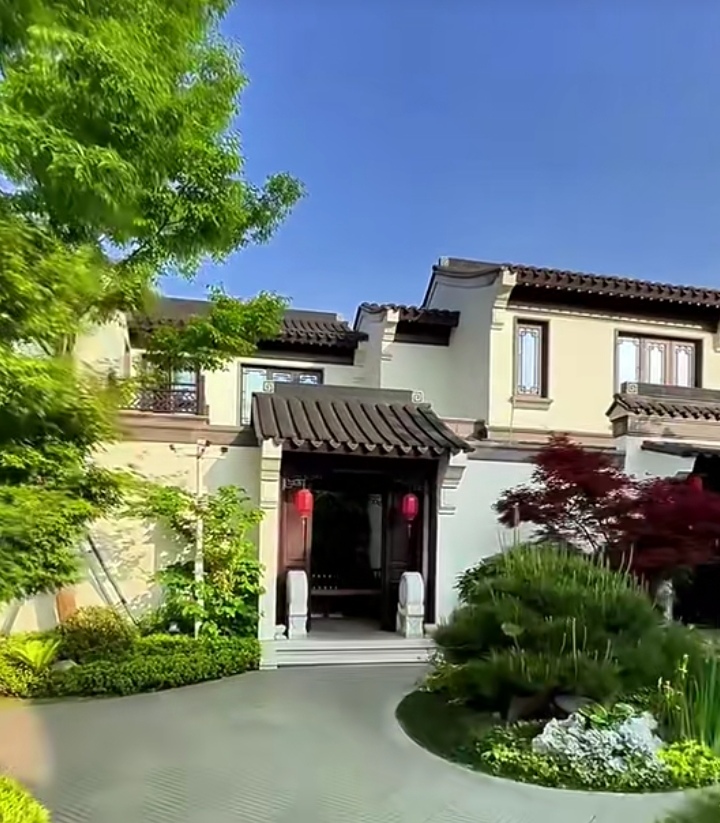 杭州潇山有一别墅,去年有人出260万要买,房东说:"不卖!不卖!贵贱不卖!