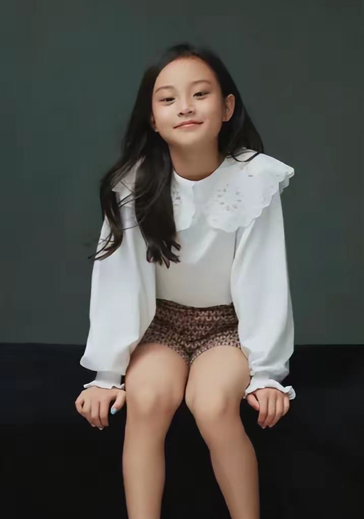 李小璐和贾乃亮离婚多年,却在女儿甜馨新单曲发布时默契十足,前后仅3