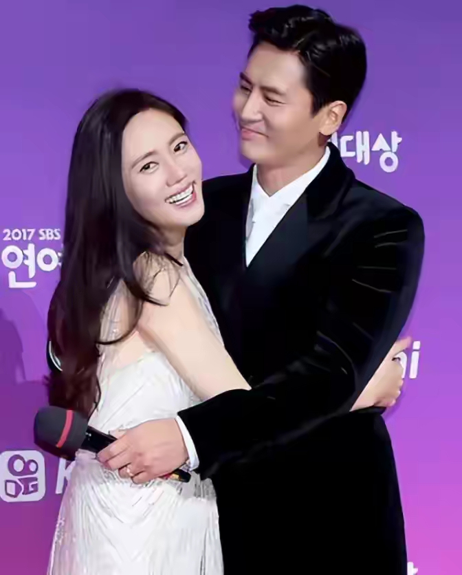 秋瓷炫再为"出轨"丈夫于晓光正名,这事儿又被热议!