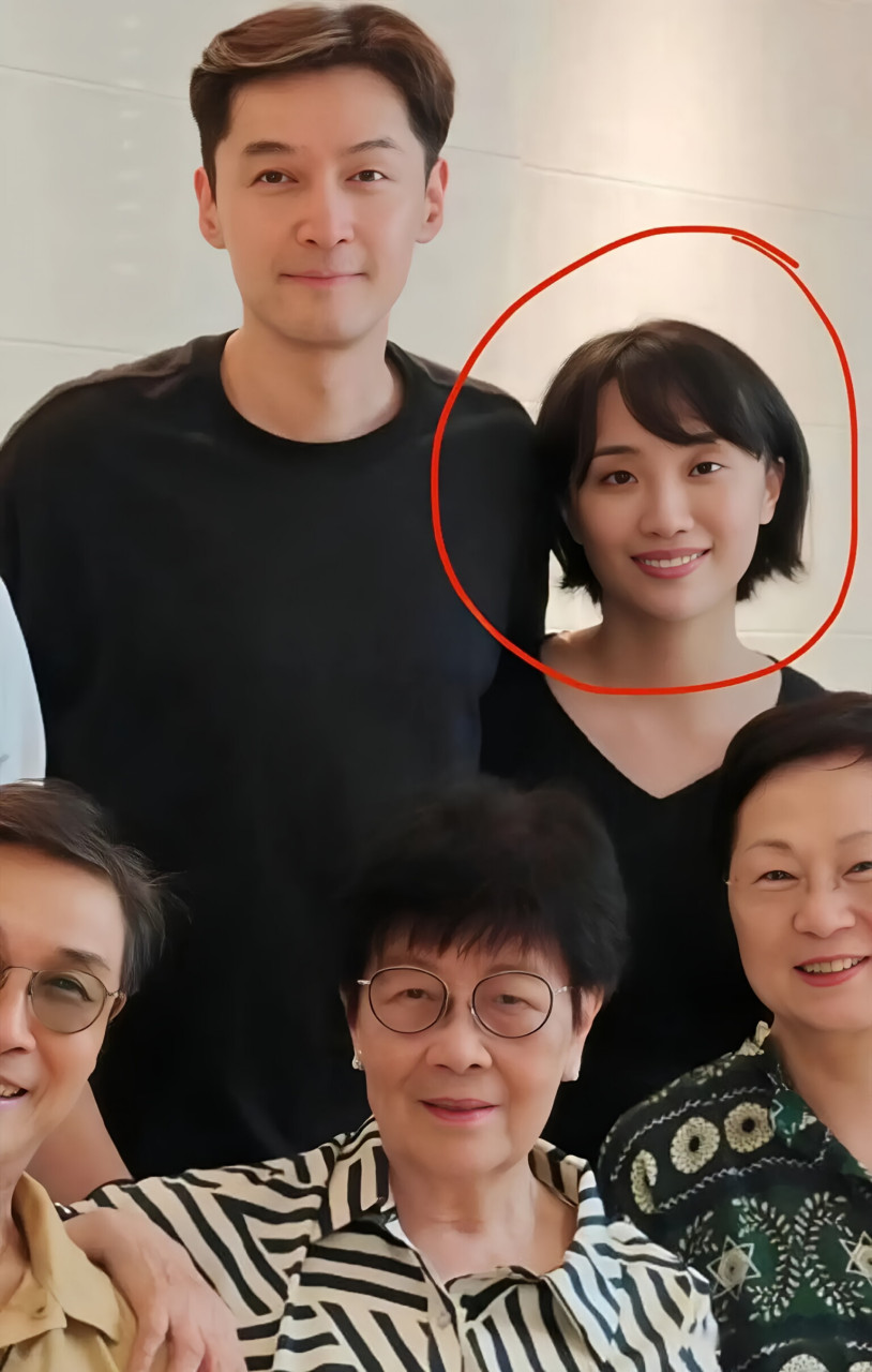 胡歌现任老婆图片