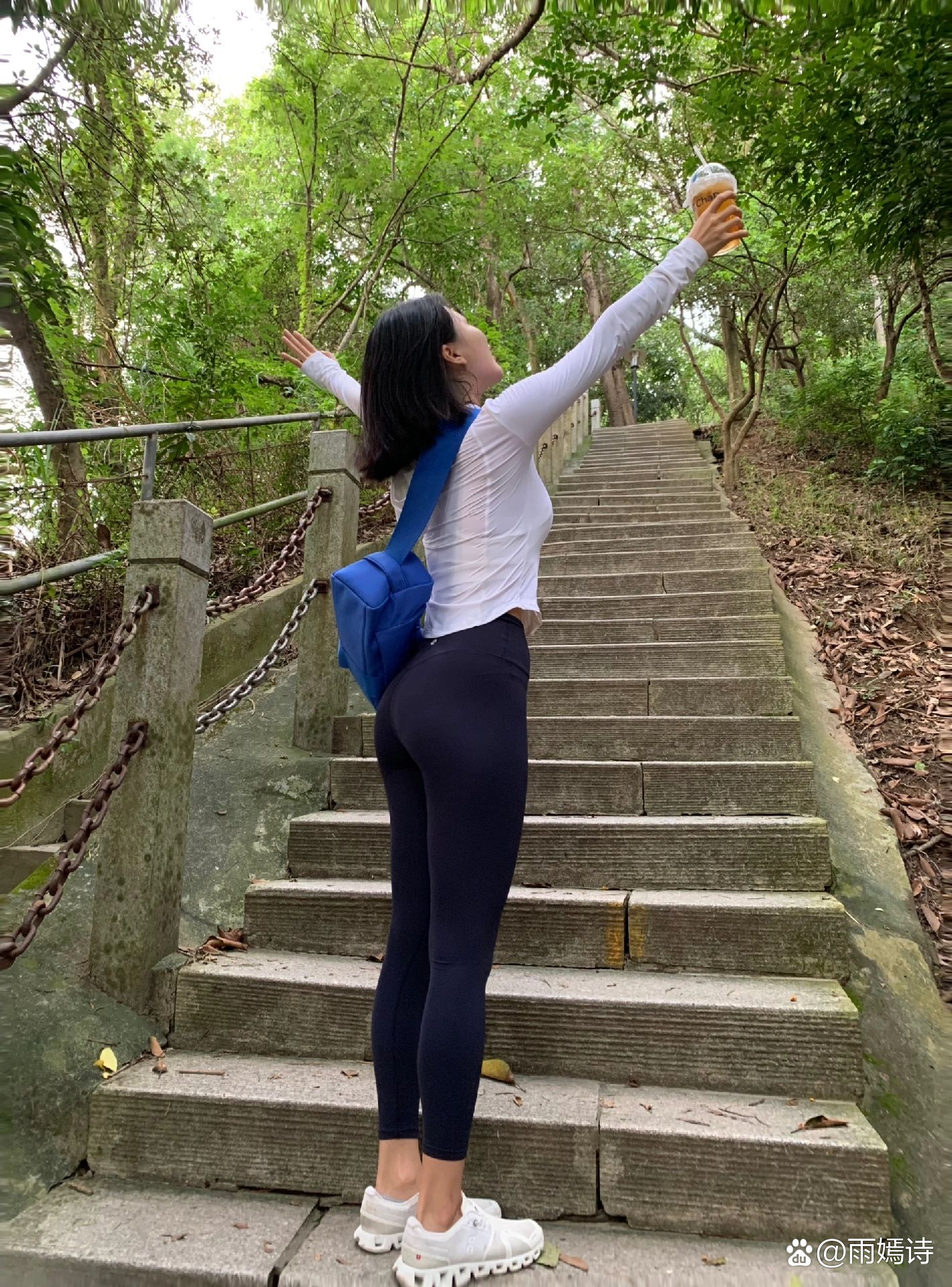 美女登山图片网站_爬山的美女风景图片