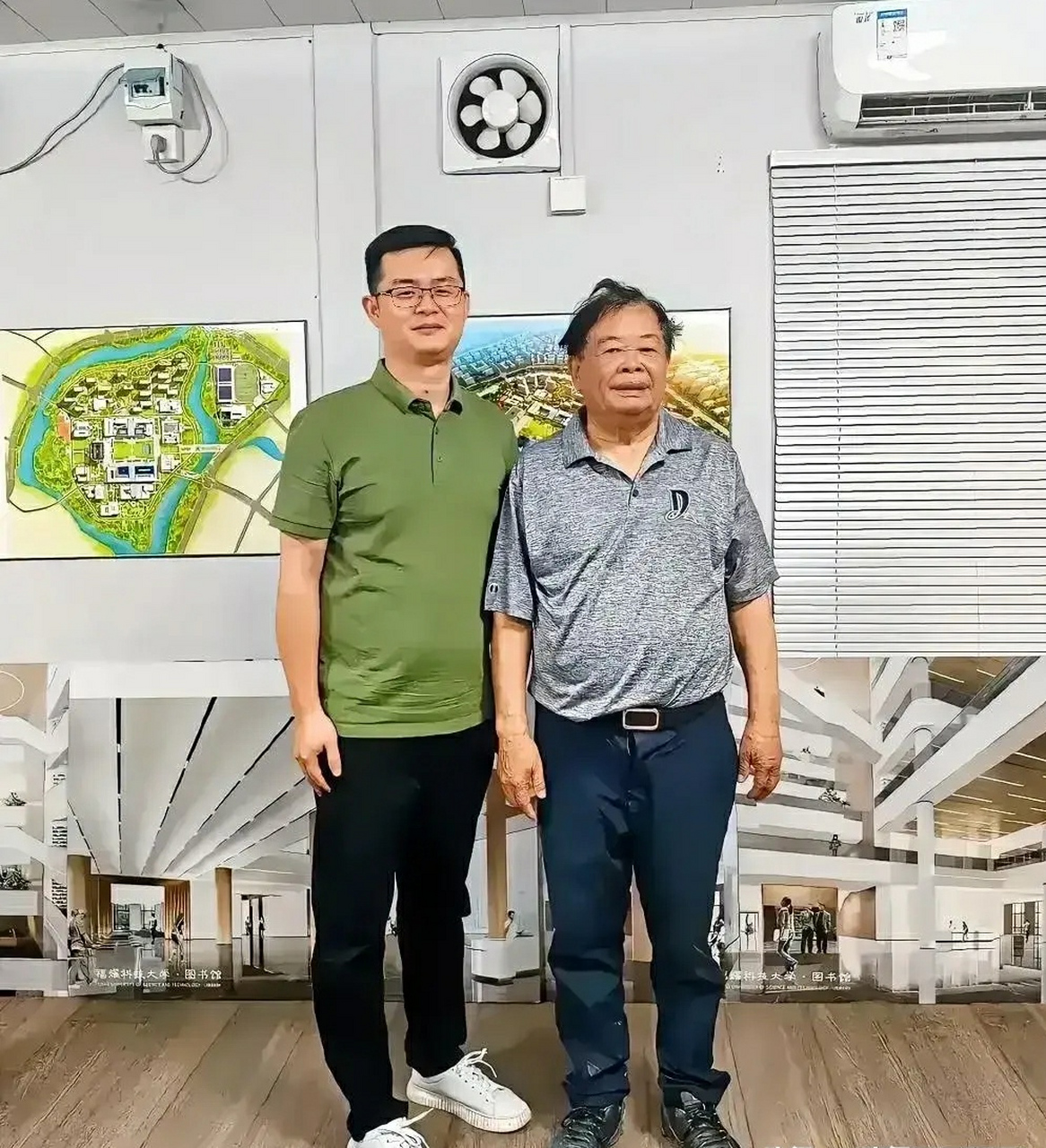 曹德旺这张照片,很难和他的身份联系起来.
