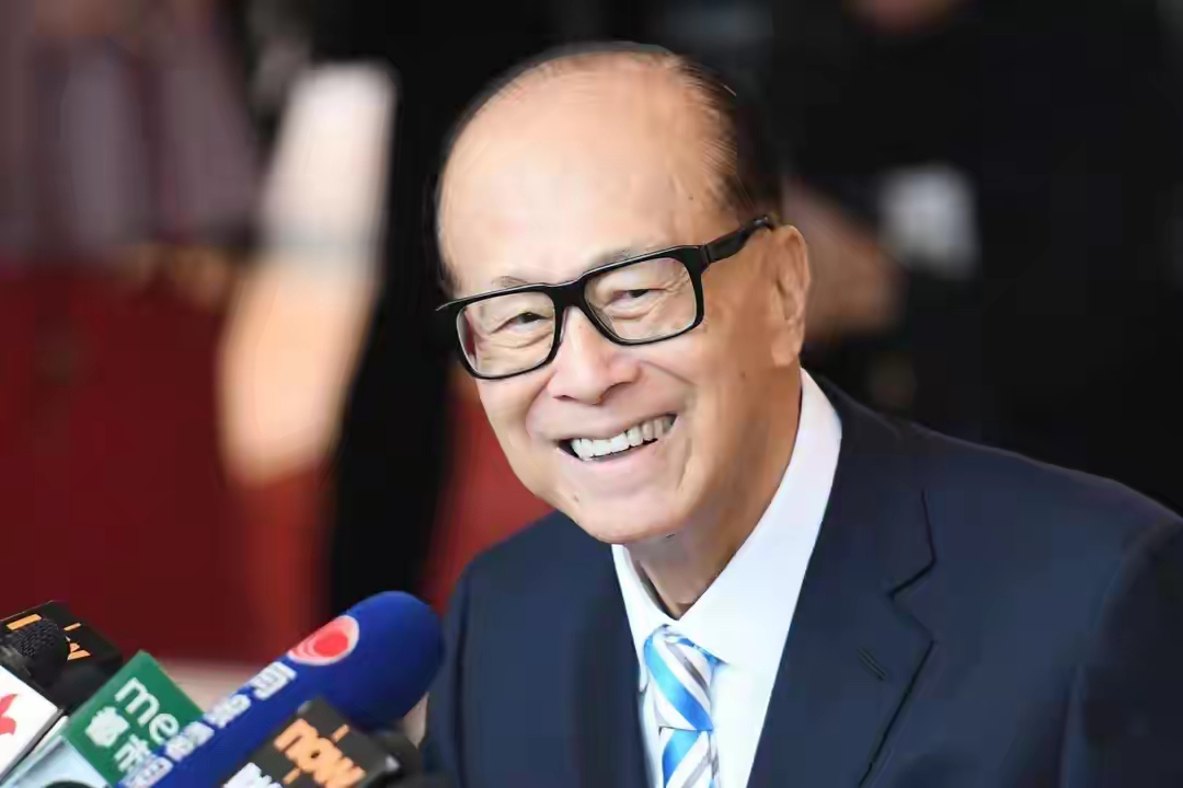 李泽钜被特首顾问团**一脚踢出局**!啥概念?**政治生命直接掐断!