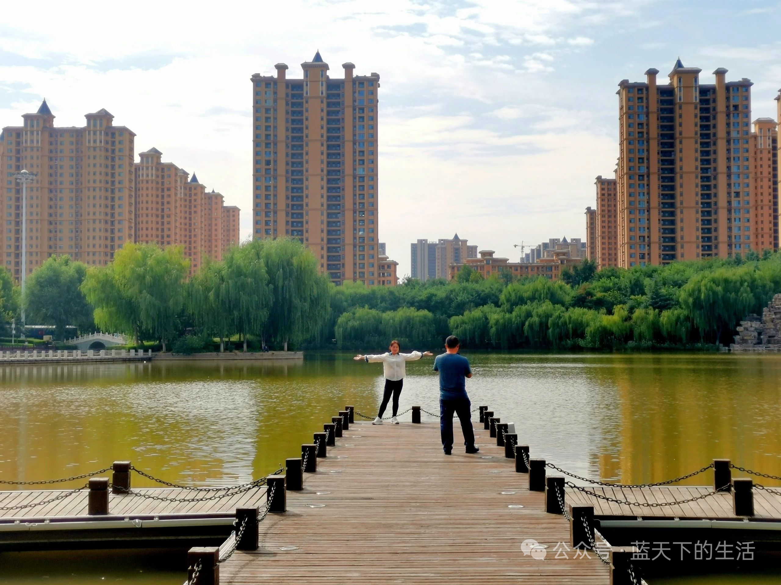 大部分人都喜欢在富人身上找优点,在穷人身上找缺点