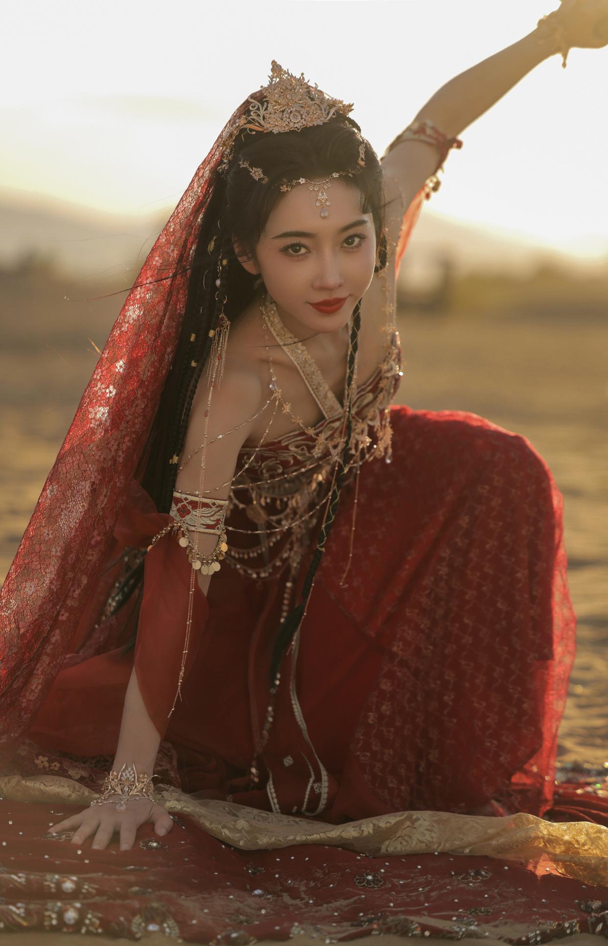 宣璐红衣异域古风写真造型,真的好绝#宣璐