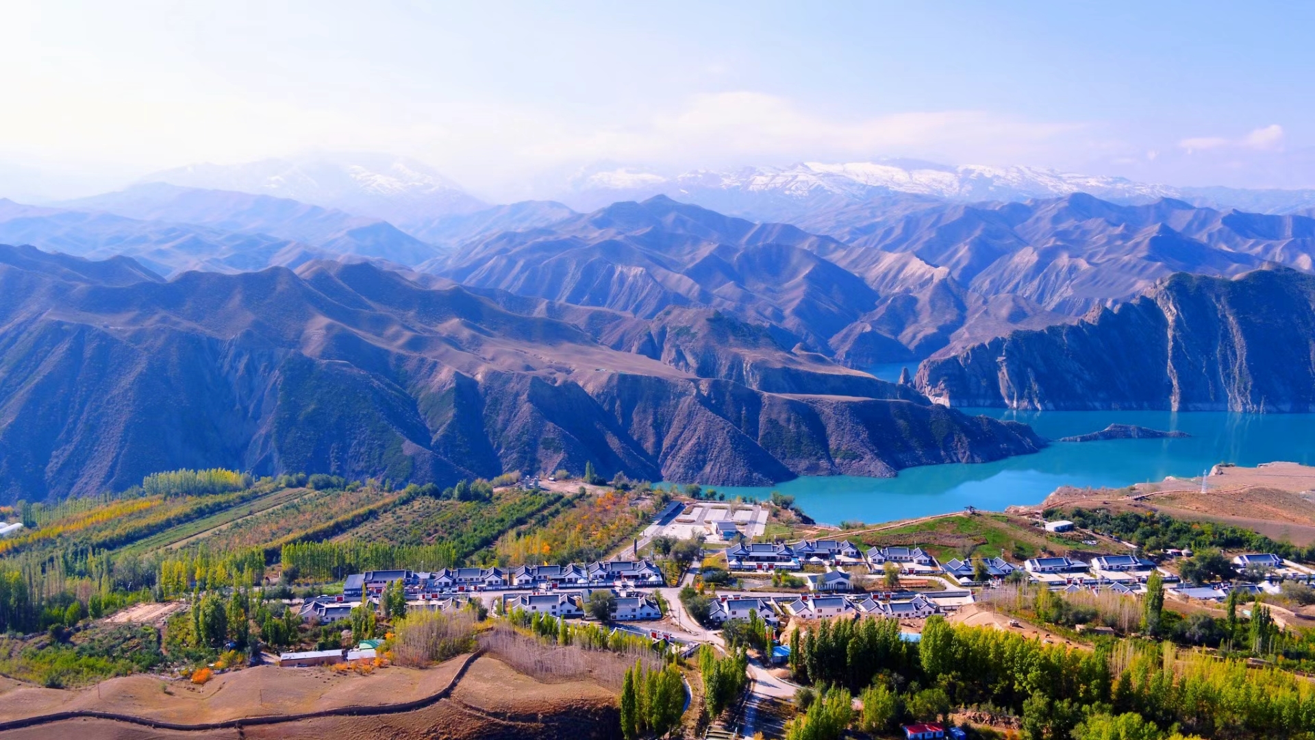 玛纳斯县肯斯瓦特景区! 一湖碧水映明月,万里河山入画中.