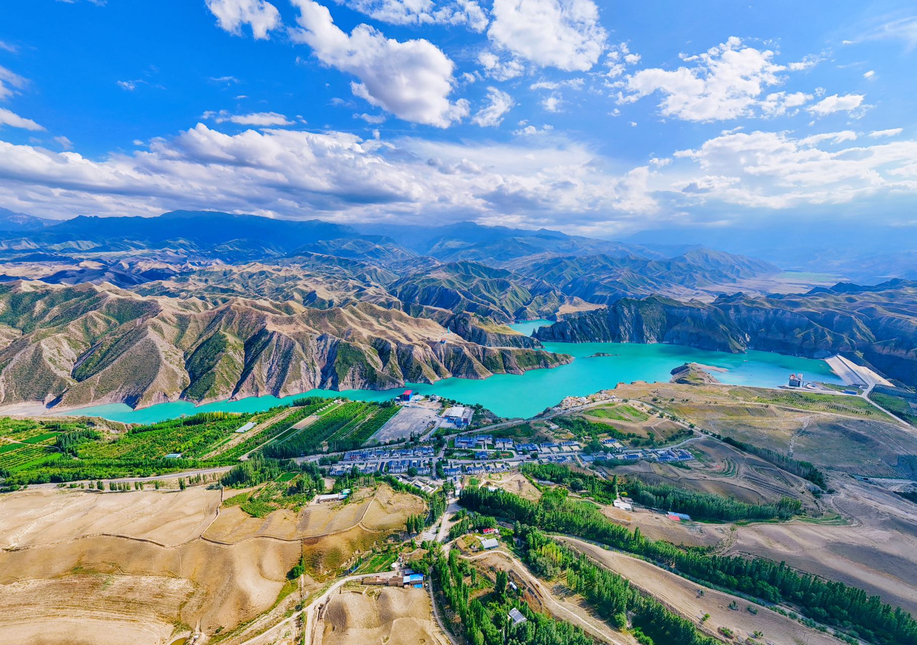 玛纳斯县肯斯瓦特景区! 一湖碧水映明月,万里河山入画中.