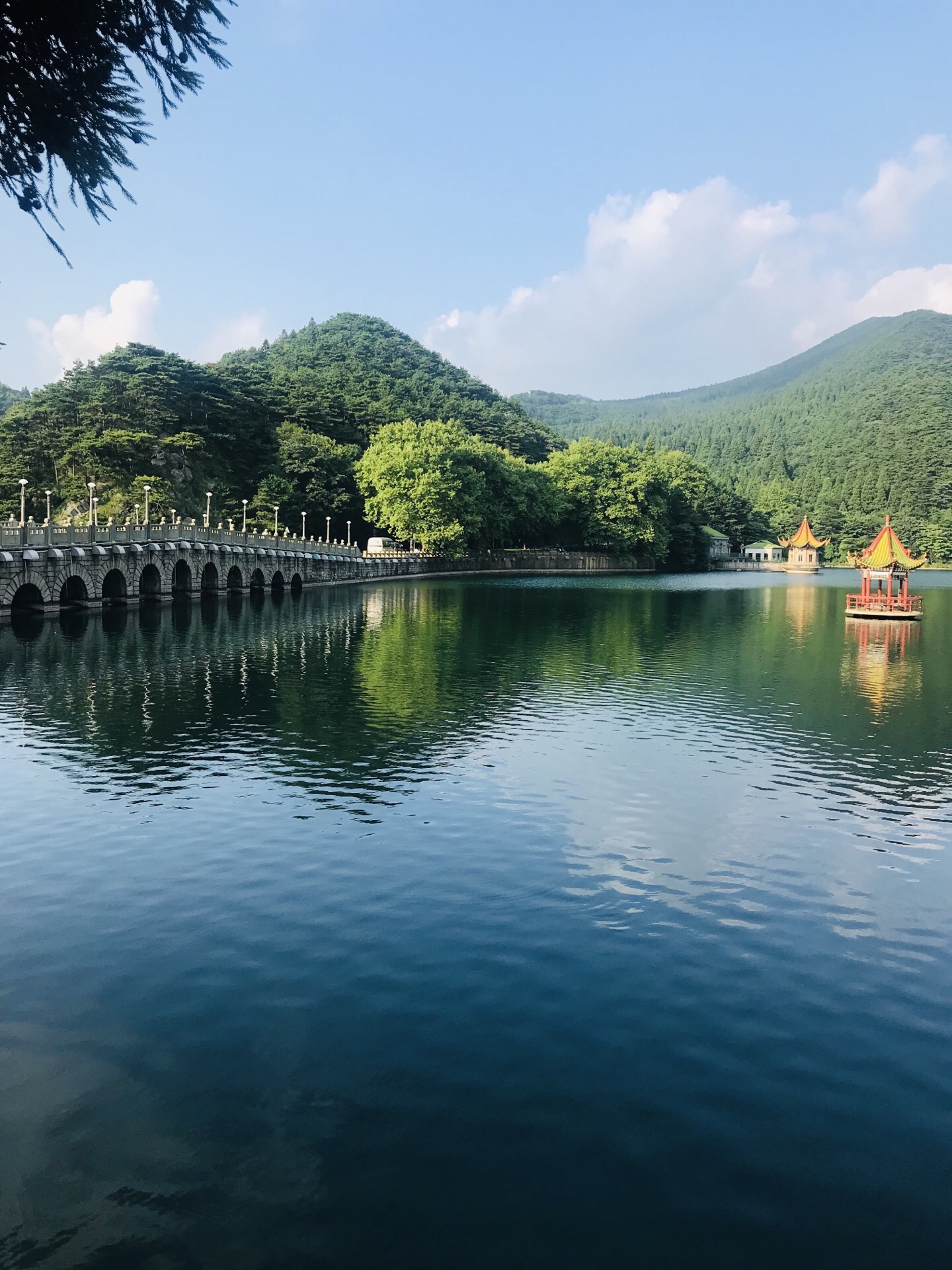 亲爱的读者们,今天我要向您介绍一处人间仙境——江西庐山风景名胜区