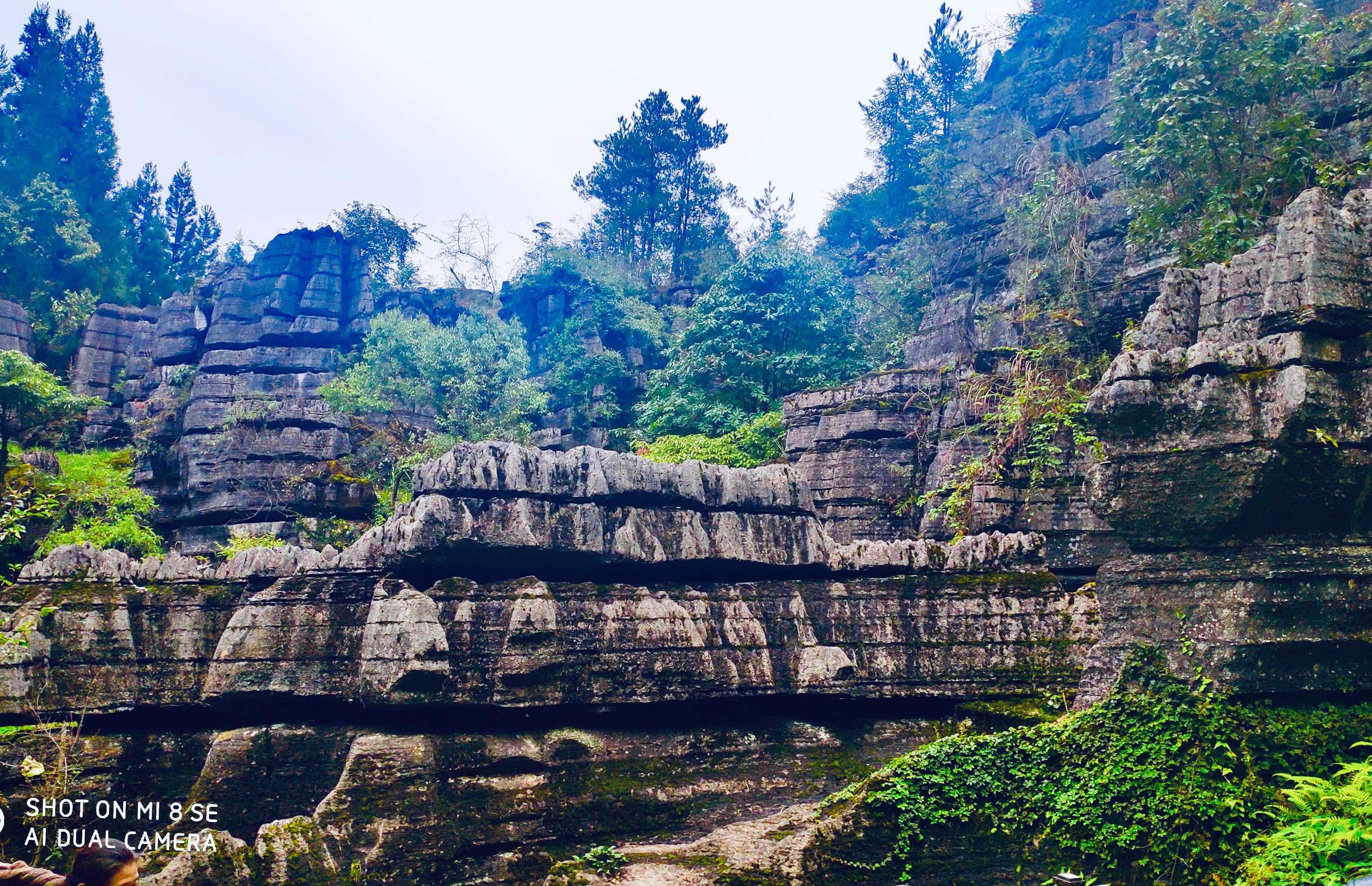 湖北恩施索菲亚石林:神秘大自然的绝美之作  亲爱的读者们,今天我要向