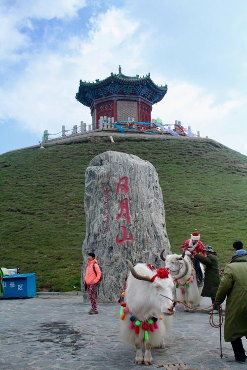 青海西宁湟源县日月山的神秘之旅  在中国的西部,有一个神秘而美丽的