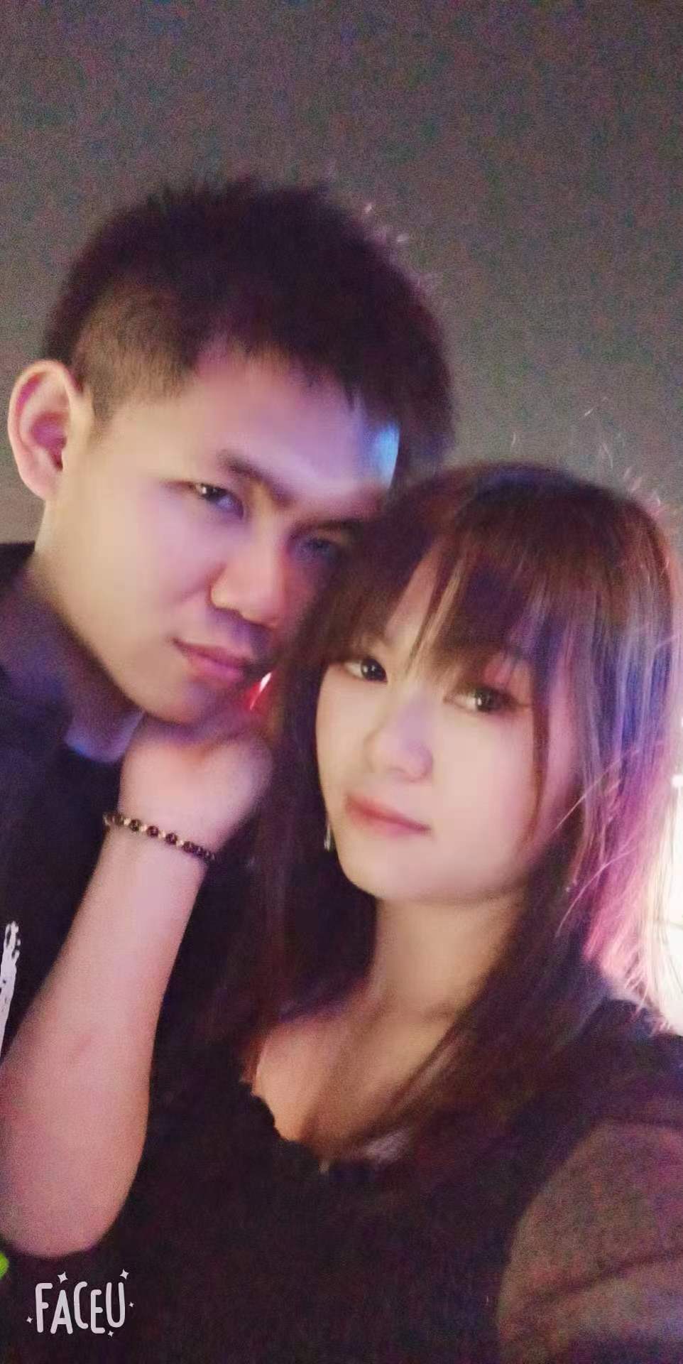 爱美的两口子.
