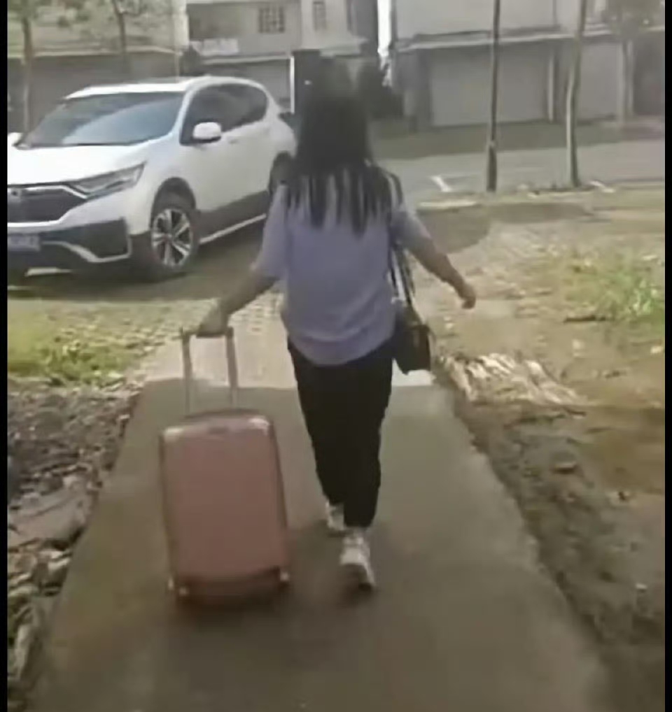 湖南岳阳,一男子因家庭琐事与妻子发生激烈争执,妻子此后离家出走