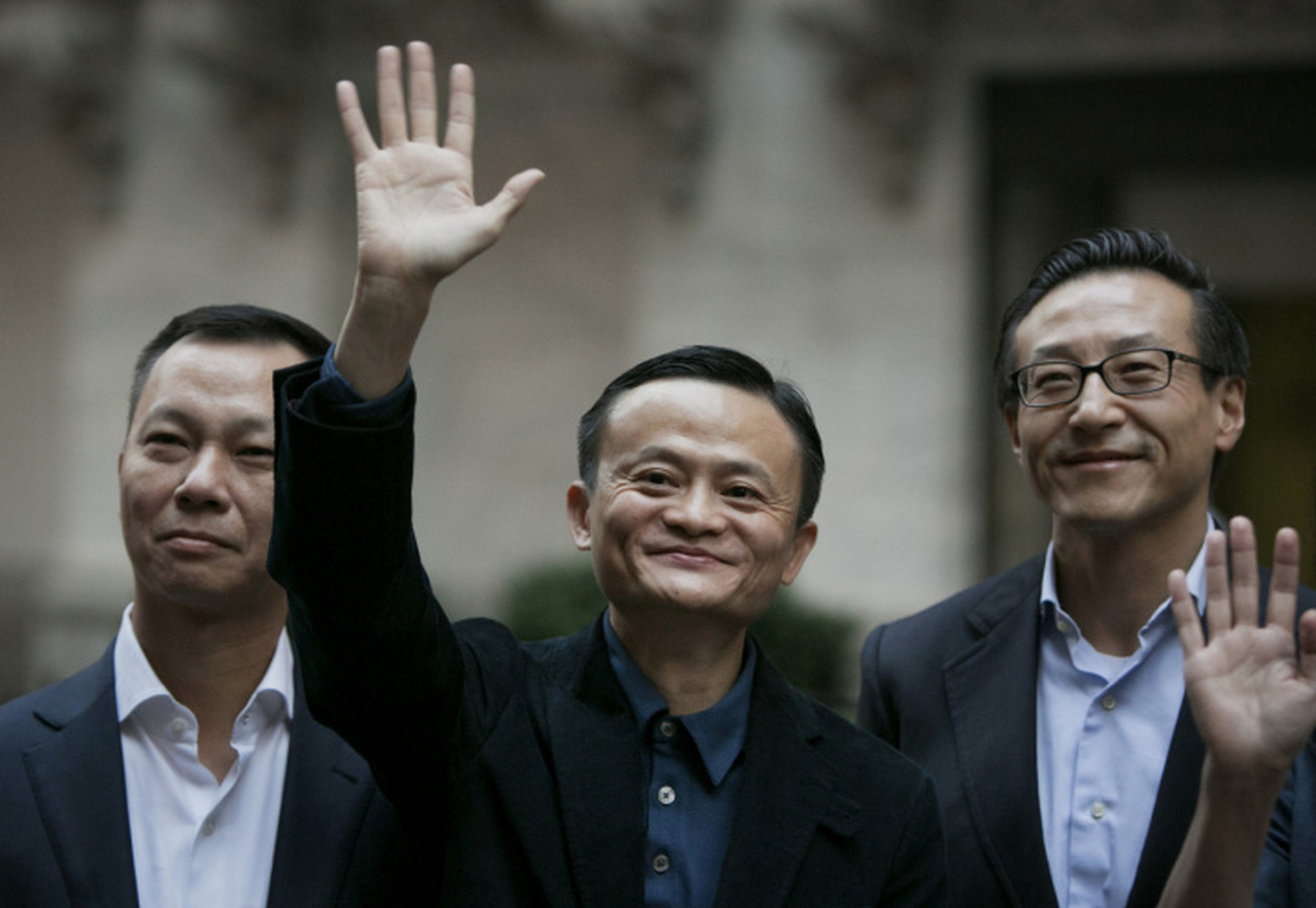 阿里巴巴从马云把一个集团分拆成25个事业部的跑马圈地时代,而后进入