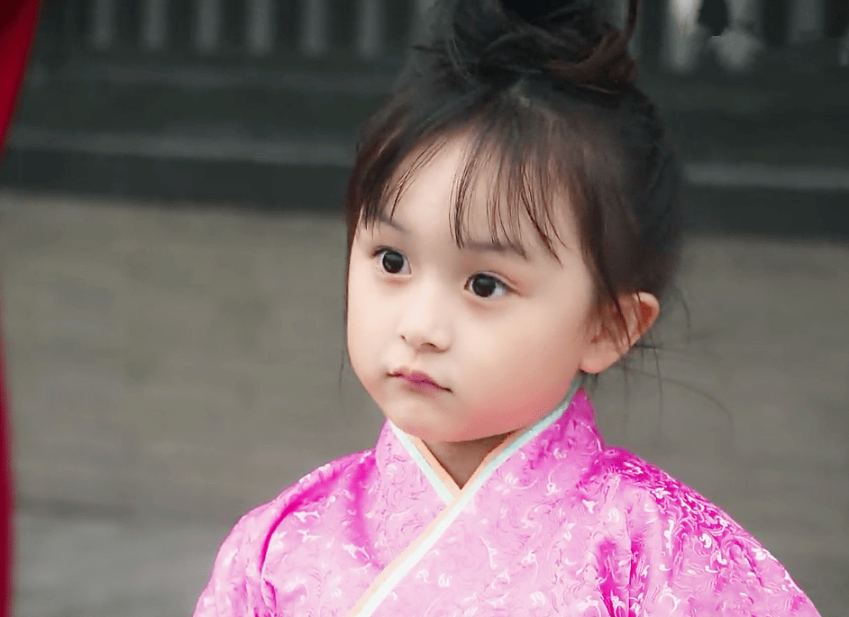 只有两岁出道的刘楚恬,长相甜美清纯可爱演技到位,深受大家喜欢