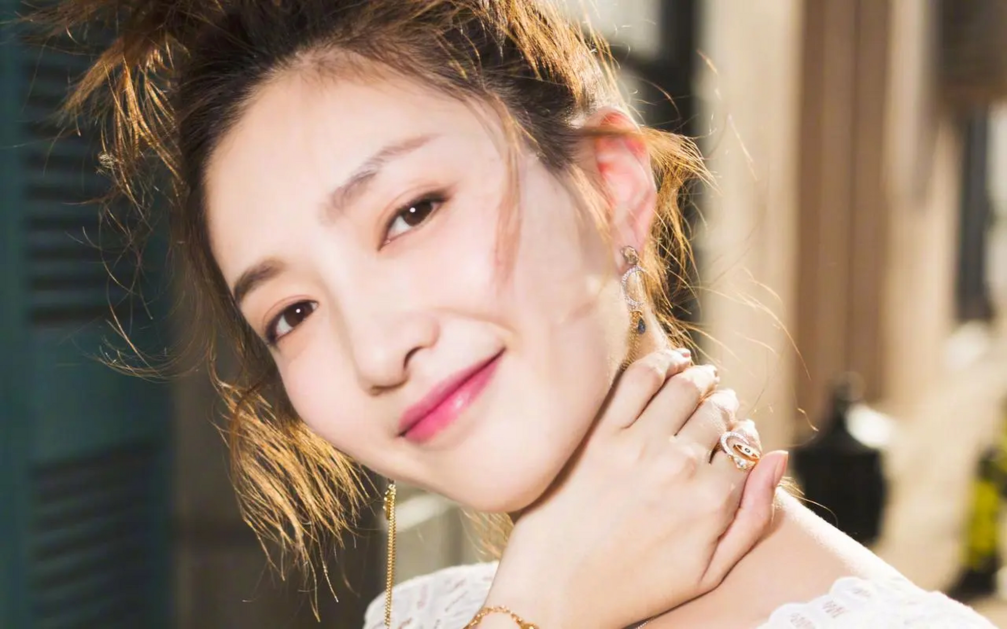 有一种阳光叫江疏影的笑容[爱你] 江疏影笑起来的时候就像阳光一般的