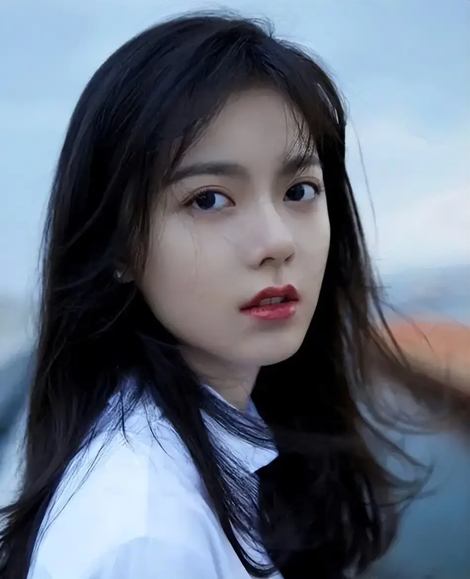 "国民女儿"赵今麦:优雅清俗[小红花][小红花][小红花]  清纯,漂亮的