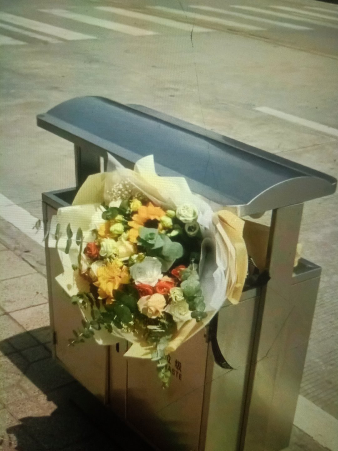 520,七夕这些节日,有没有必要多设置一个花束回收专用垃圾桶啊?