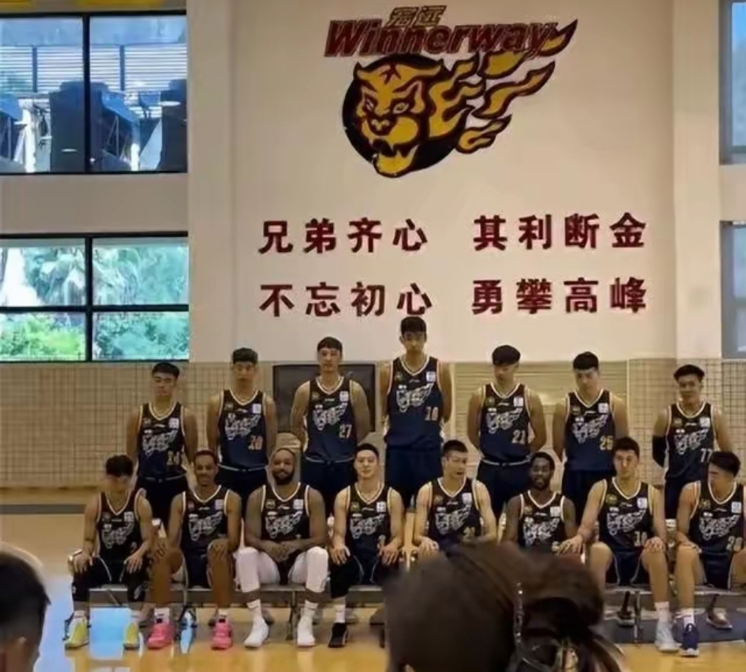 九游体育：CBA球队的更衣室文化建设经验分享：打造积极向上的团队氛围