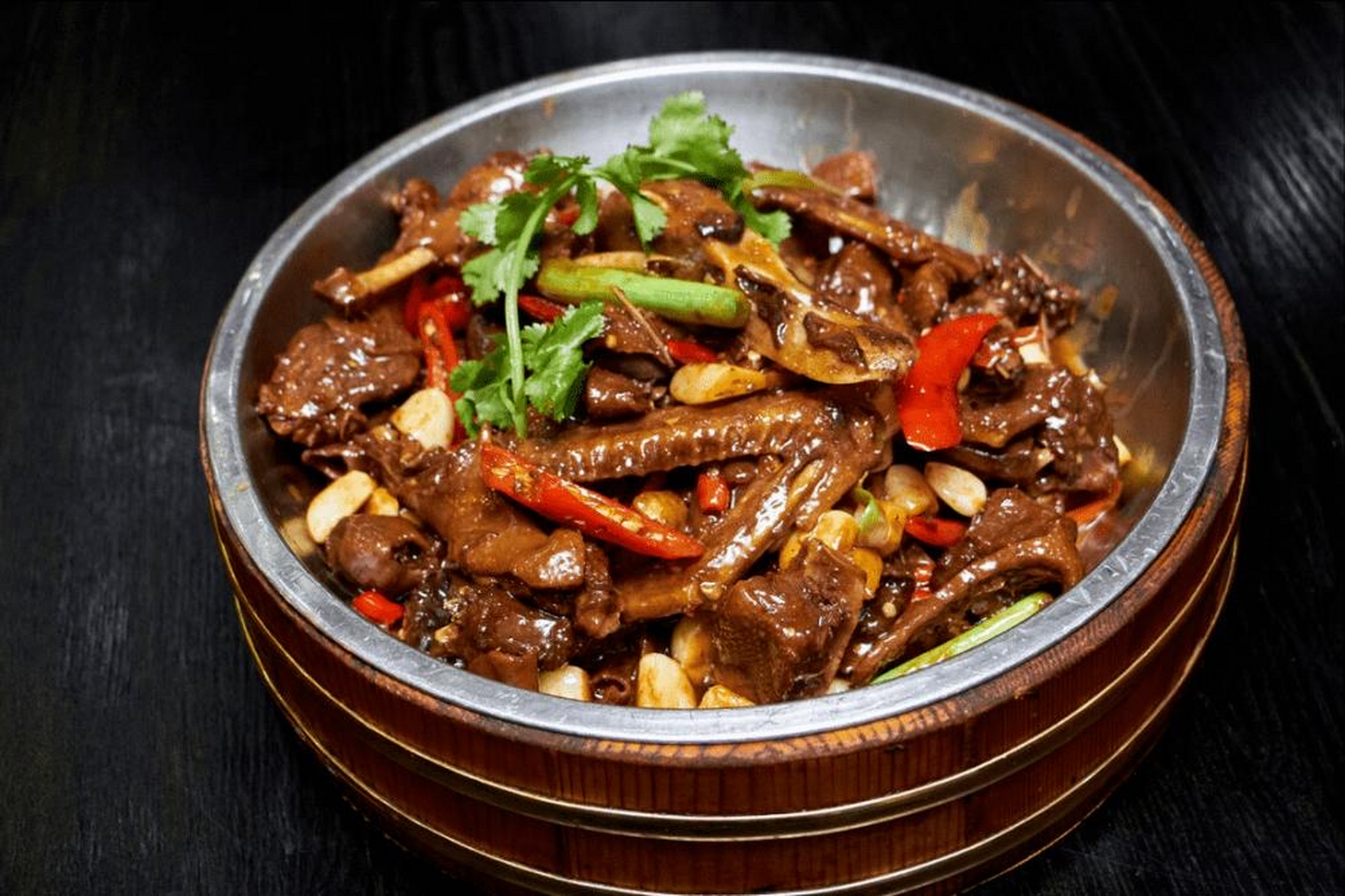 贴秋膘的第一口赣菜# 江西人很爱吃鸭,也懂得如何去烹饪,啤酒鸭也是