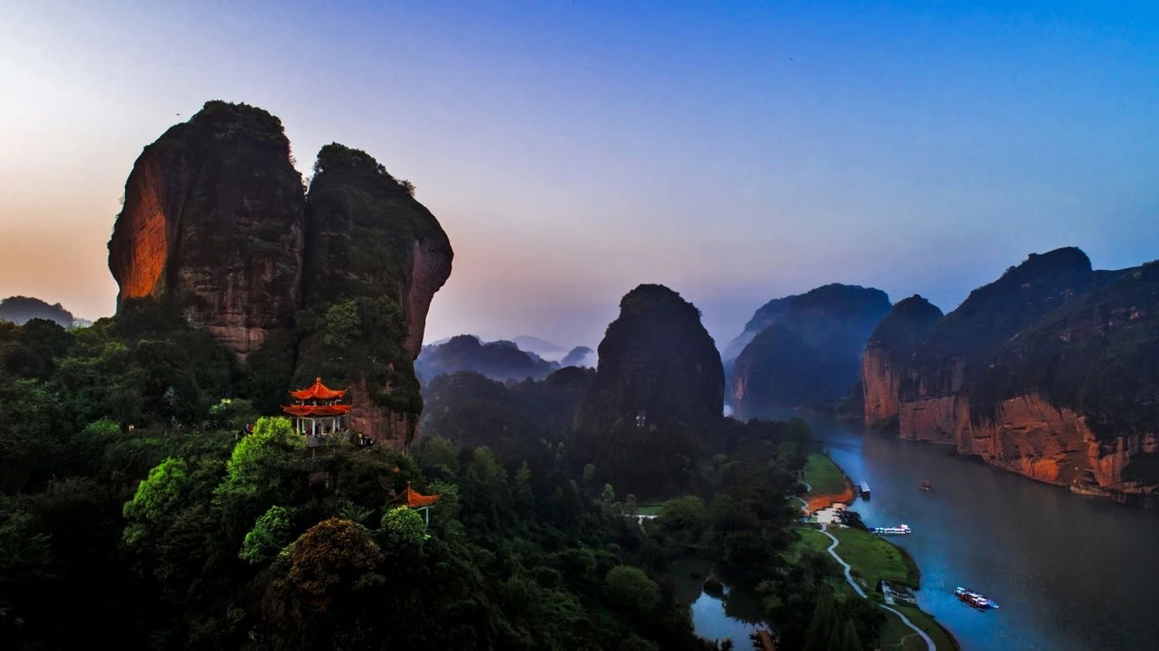 江西鹰潭龙虎山景区向你发出邀请!